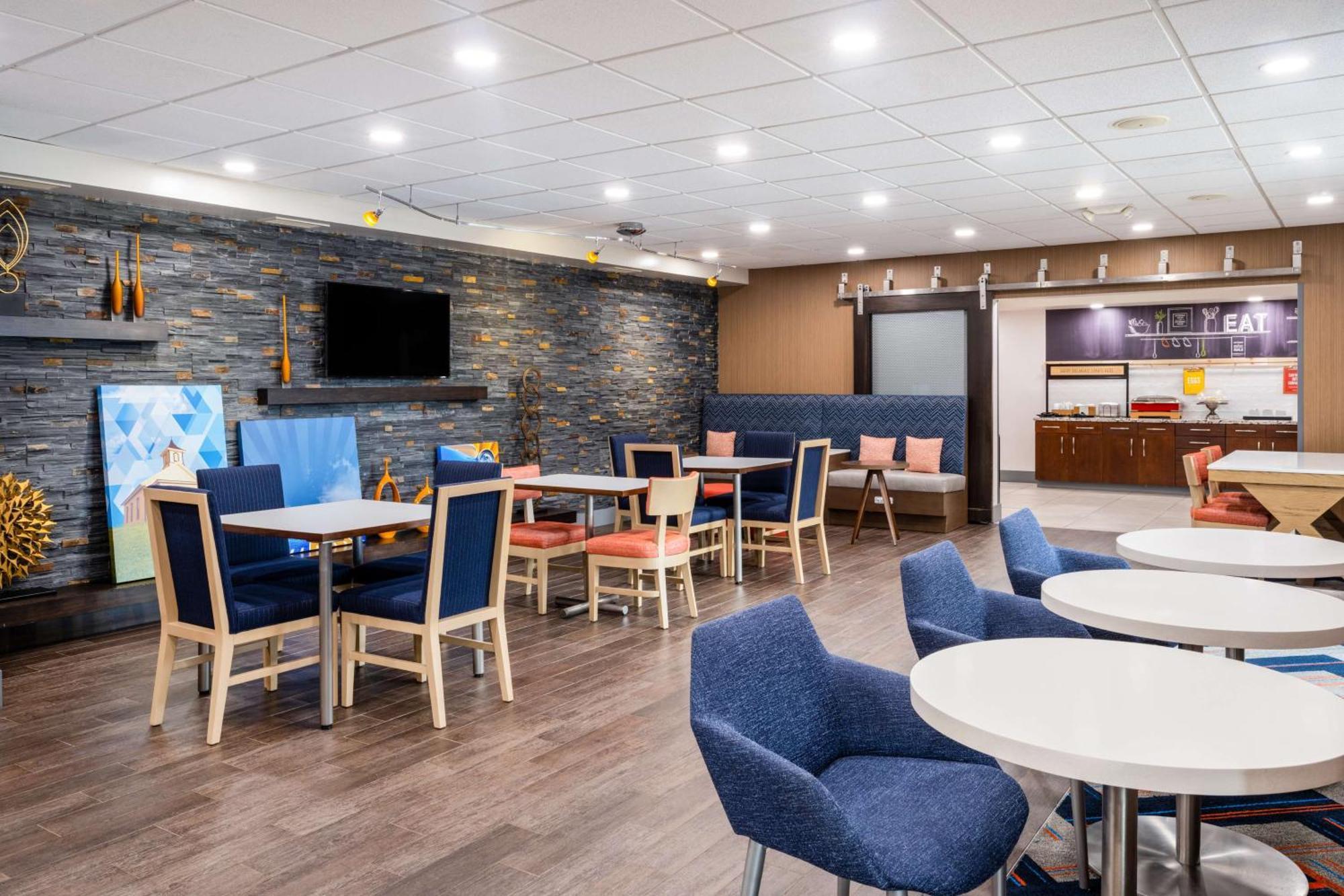 Hampton Inn Оберн Екстер'єр фото