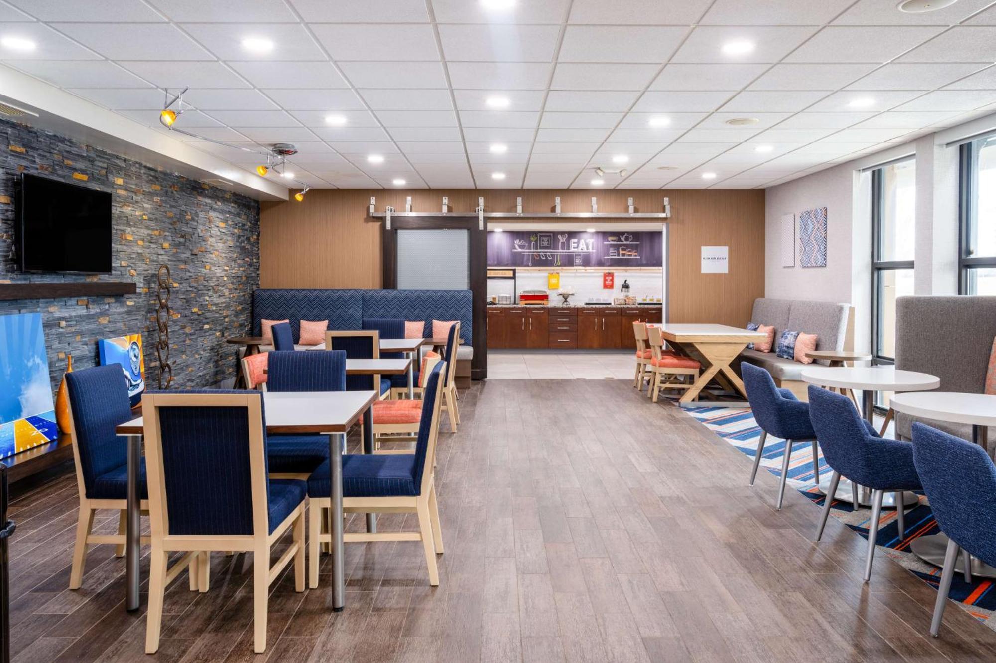 Hampton Inn Оберн Екстер'єр фото