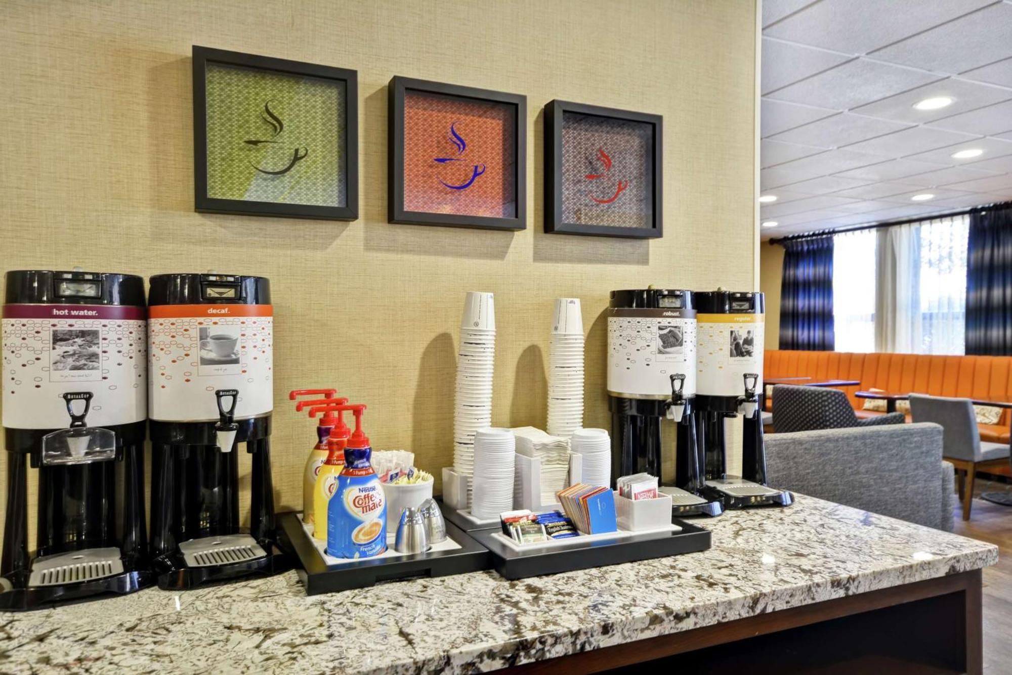 Hampton Inn Оберн Екстер'єр фото