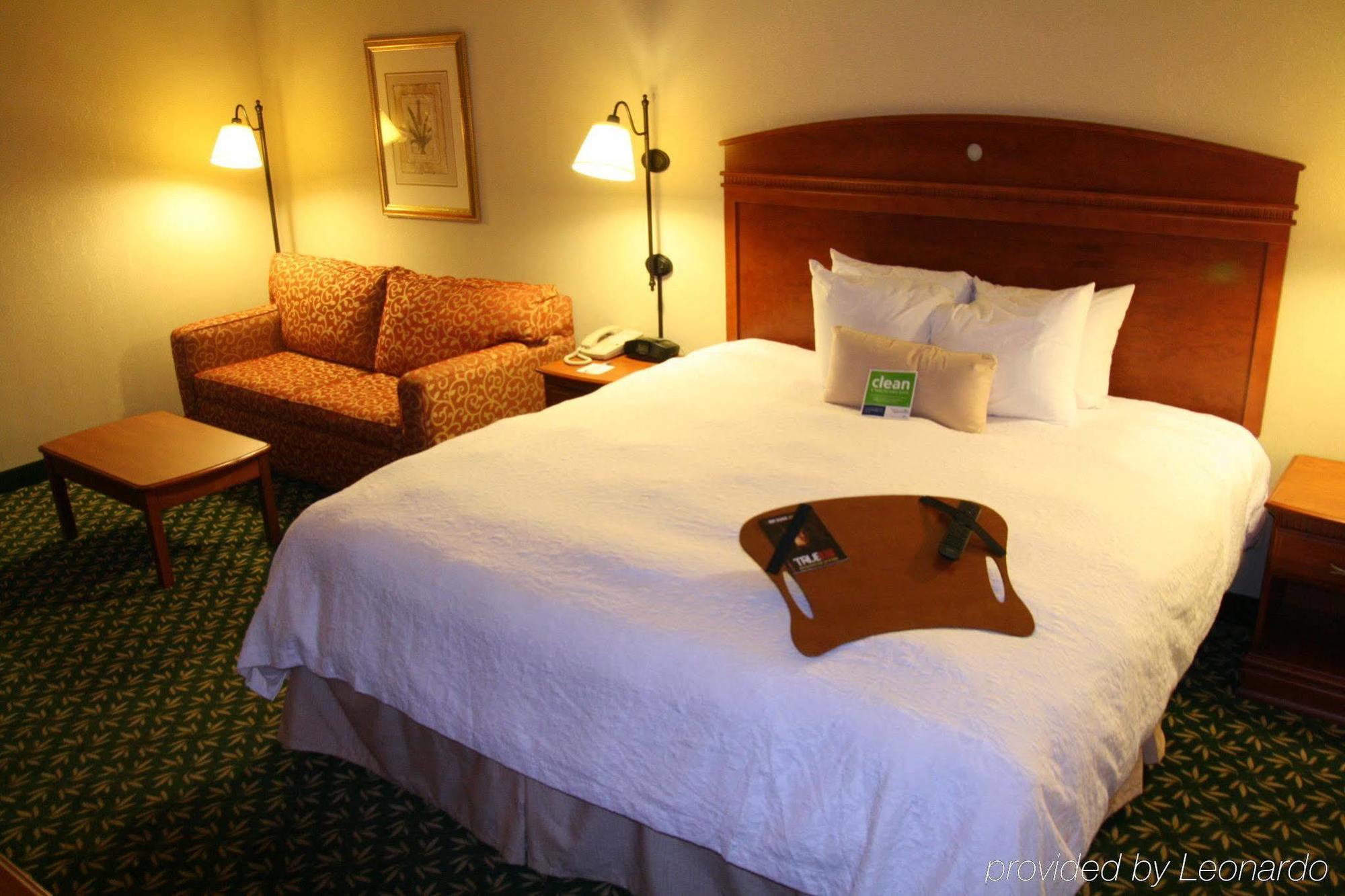 Hampton Inn Оберн Номер фото